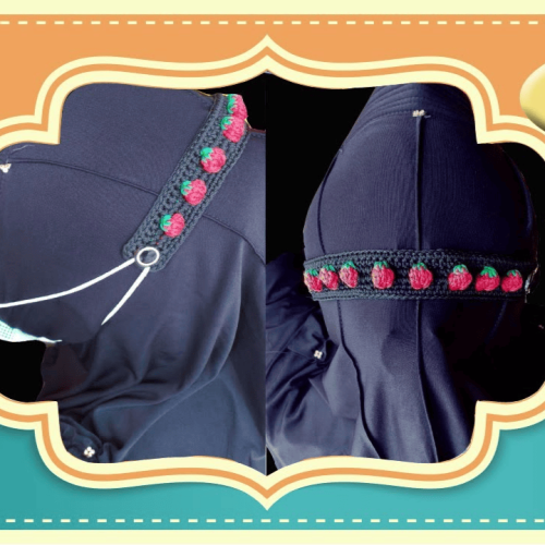 konektor masker rajut motif stroberi