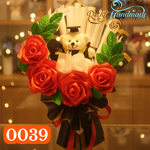 Buket Wisuda Bulan Sabit Handmade – 10 Slot Uang, Hadiah Wisuda Unik & Elegan